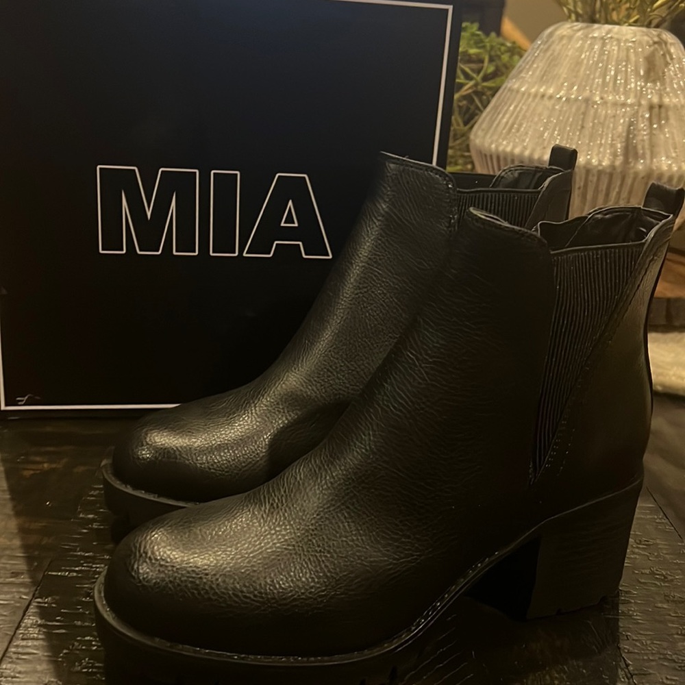 *NEW* Mia booties